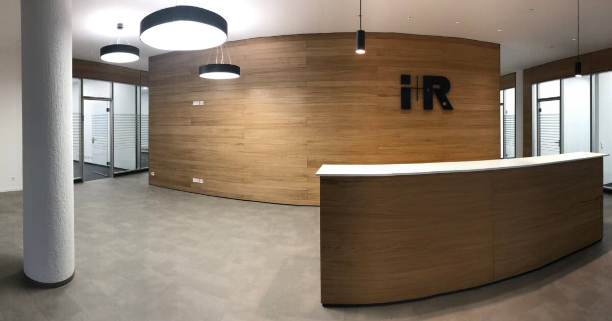 Mit der Verlegung des Firmensitzes nach Konstanz will die i+RB Industrie- & Gewerbebau den deutschen Markt noch besser bedienen. Die i+R Wohnbau Lindau errichtet an selber Adresse ein Projektbüro.