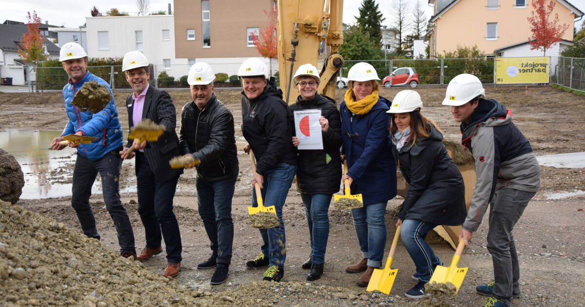 Michael Schlegel (Bauamtsleiter), BM Georg Riedmann, Fredi D'Aloisio (Architekt), Reinhard Müller (i+RB), Monika Schneider (Stadtbauamt), Katharina Lissner (Leiterin Kindergarten), Stefanie Schreitmüller (Leiterin Kindergarten), Martin Romer (Architekt)