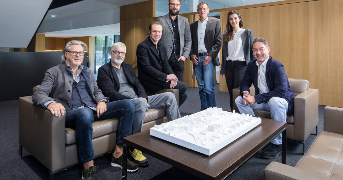 Die Gewinner des städtebaulichen Realisierungswettbewerbs, Gohm | Hiessberger und Innauer | Matt , mit Alexander Stuchly, Geschäftsführer i+R Wohnbau Lindau und den Projektentwicklern Andreas Deuring und Maria Wechsel. © ©Dietmar Walser