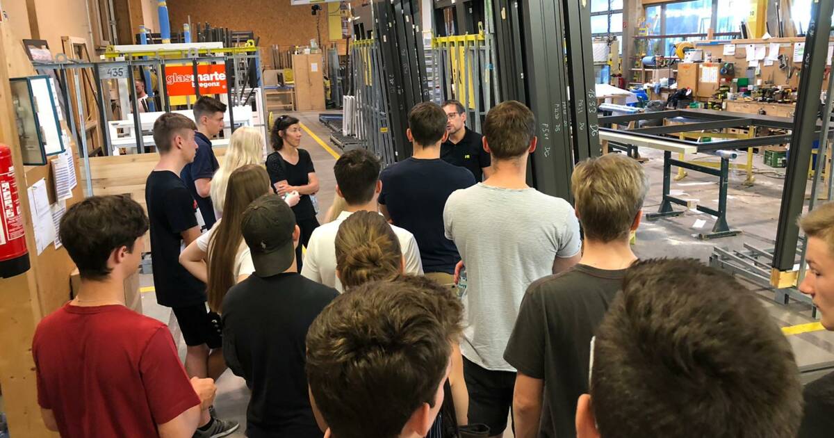 HTL Patenschaftsklasse besucht i+R Holzbau und Fensterbau in Lauterach