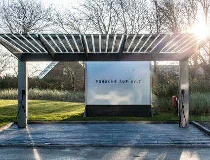 Der Prototyp des PV-Carport steht auf Sylt (D). © ©Porsche AG