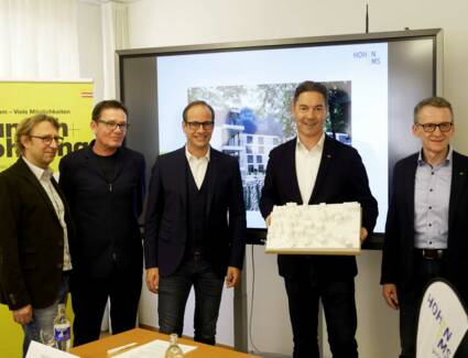 Stellten das Projekt der Öffentlichkeit vor: Bernd Federspiel (Stadt Hohenems), Michael Heim (Architekt), Bürgermeister Dieter Egger, Alexander Stuchly und Kurt Maier (beide i+R) © ©Stadt Hohenems