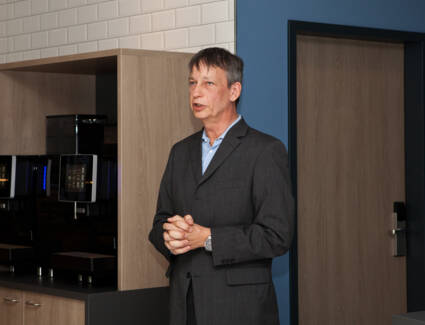 Matthias Koerber (Geschäftsführer tristar GmbH) bei der Eröffnungsrede © ©Sarah Schovenberg Fotografie
