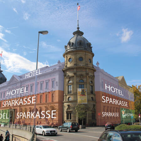 Die Sparkasse, Handel und Gastronomie beziehen künftig die ersten beiden Stockwerke des historischen Gebäudes, im Obergeschoss entsteht ein Hotel mit rund 60 Zimmern.