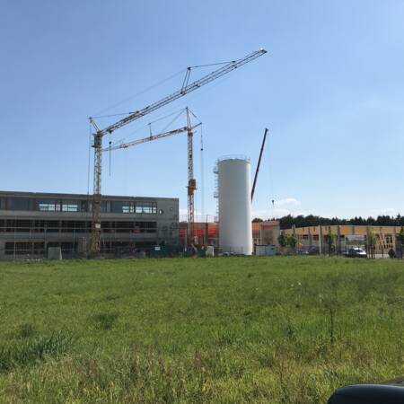 Die i+R Industrie- & Gewerbebau errichtet das moderne Betriebsgebäude in energieeffizienter Bauweise in etwa einem Dreivierteljahr.