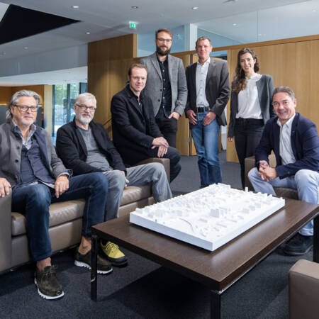 Die Gewinner des städtebaulichen Realisierungswettbewerbs, Gohm | Hiessberger und Innauer | Matt , mit Alexander Stuchly, Geschäftsführer i+R Wohnbau Lindau und den Projektentwicklern Andreas Deuring und Maria Wechsel. © ©Dietmar Walser