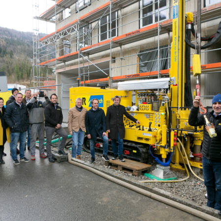 Bei seinem Einsatz beim Wohnbauprojekt „Seeblick“ in Lochau wurde das neue Bohrgerät eingeweiht. © ©Mathis Fotografie Bei seinem Einsatz beim Wohnbauprojekt „Seeblick“ in Lochau wurde das neue Bohrgerät eingeweiht. © ©Mathis Fotografie