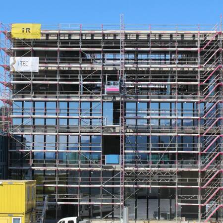 Am 15. Juni fand die Firstfeier für die neue Schelling-Zentrale in Schwarzach (A) statt.