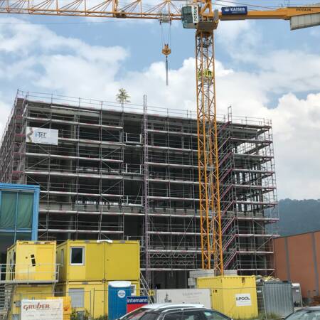 Am 15. Juni fand die Firstfeier für die neue Schelling-Zentrale in Schwarzach (A) statt.